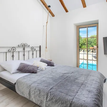 3 Bedroom Beautiful In Prázdninový dům *