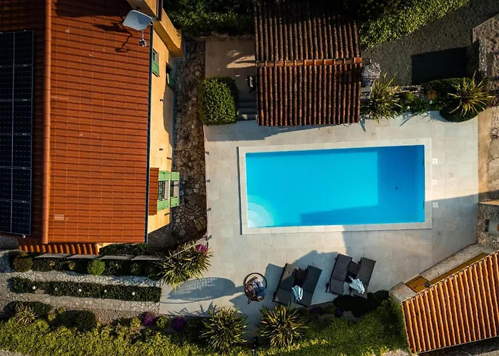 Vikendica 3 Bedroom Beautiful In