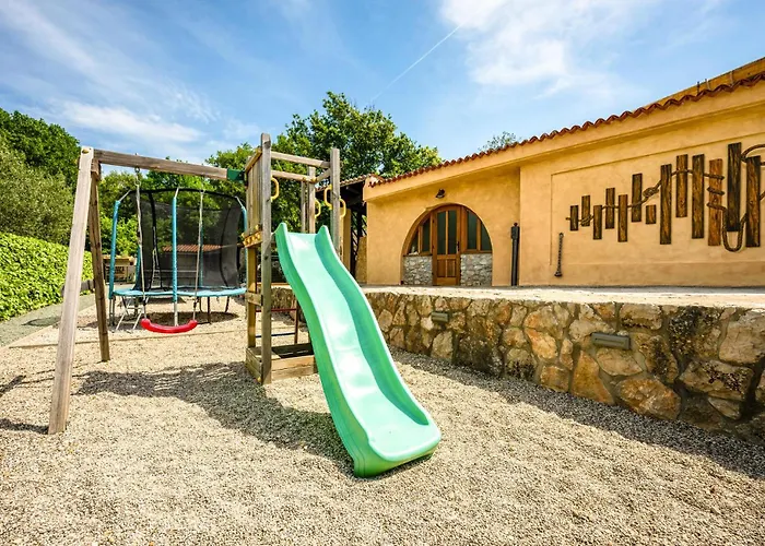 Vikendica 3 Bedroom Beautiful In