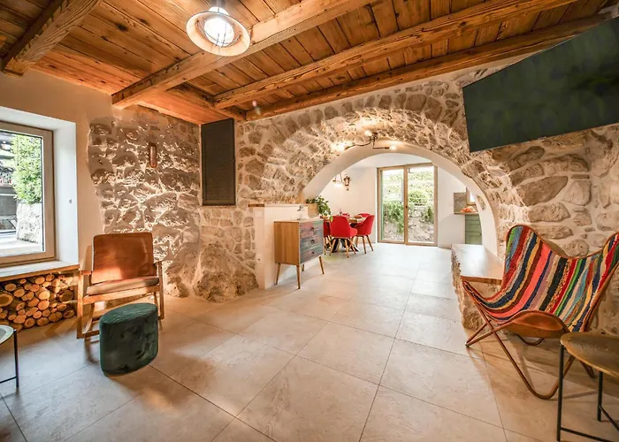 Vikendica 3 Bedroom Beautiful In Malinska