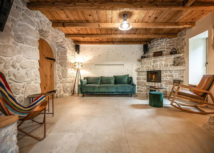 Vikendica 3 Bedroom Beautiful In Malinska