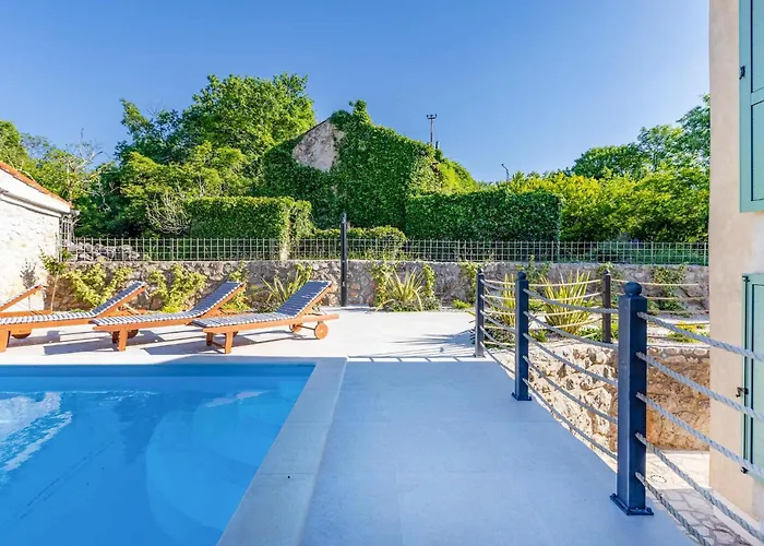 3 Bedroom Beautiful In Holiday home Malinska