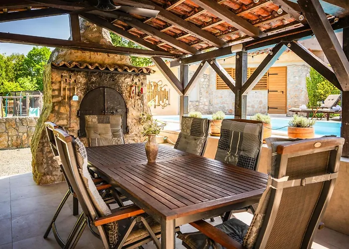 3 Bedroom Beautiful In Prázdninový dům Malinska